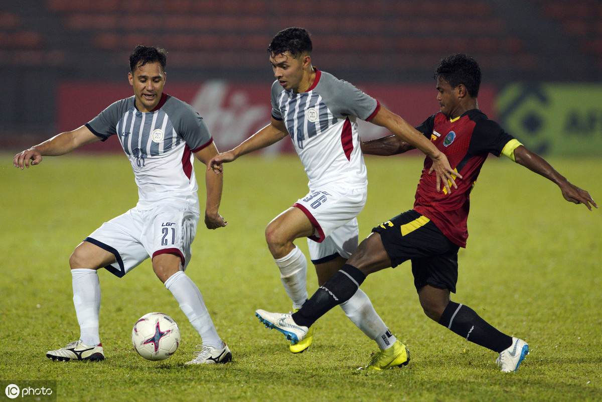 泰国羽毛球队血洗英格兰羽毛球队,马琳三分雨点燃全场 泰国羽毛球队血洗英格兰羽毛球队,马琳三分雨点燃全场