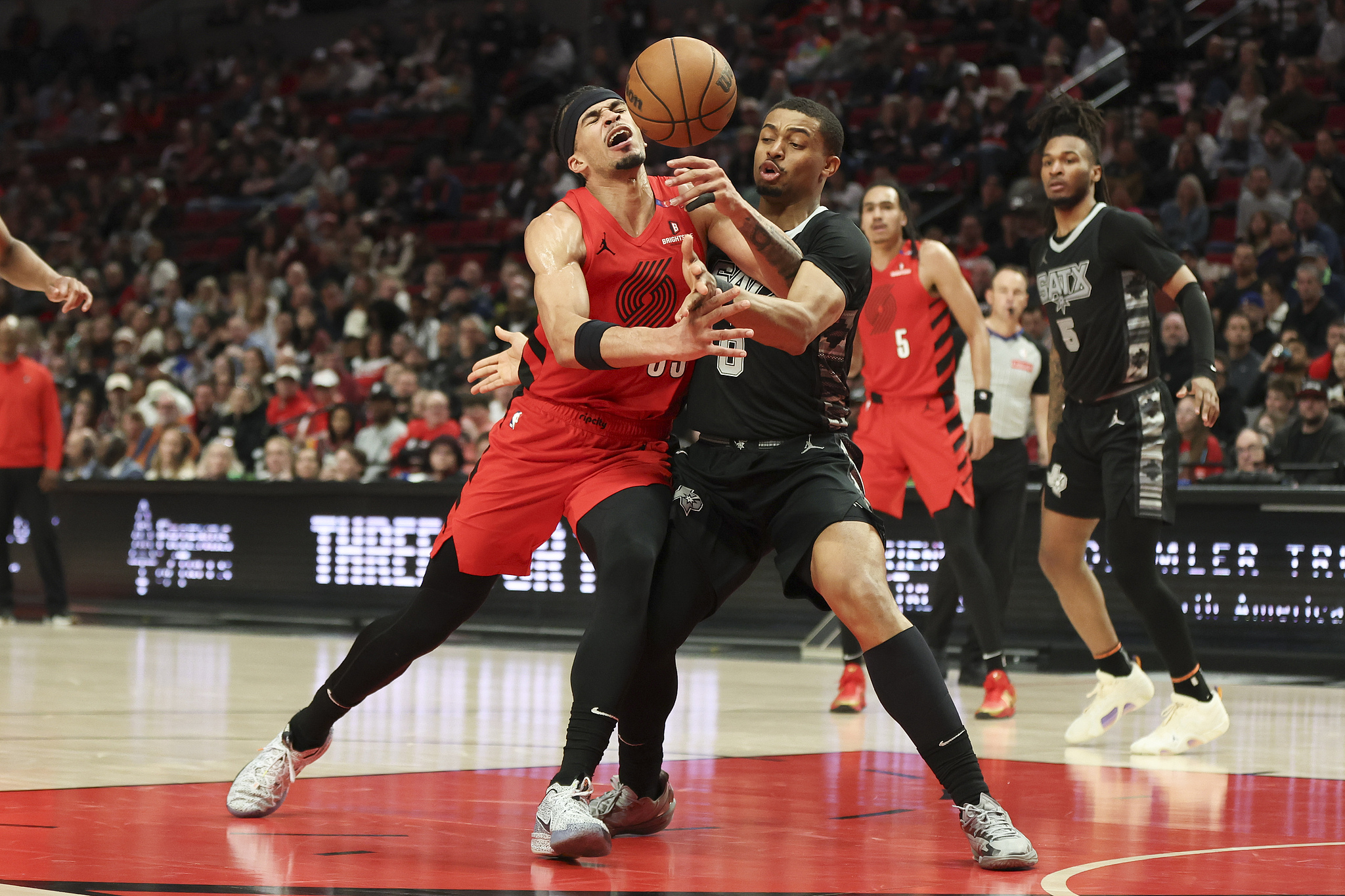 开云体育app-关于篮网翻盘马刺，保罗爆发神勇的信息