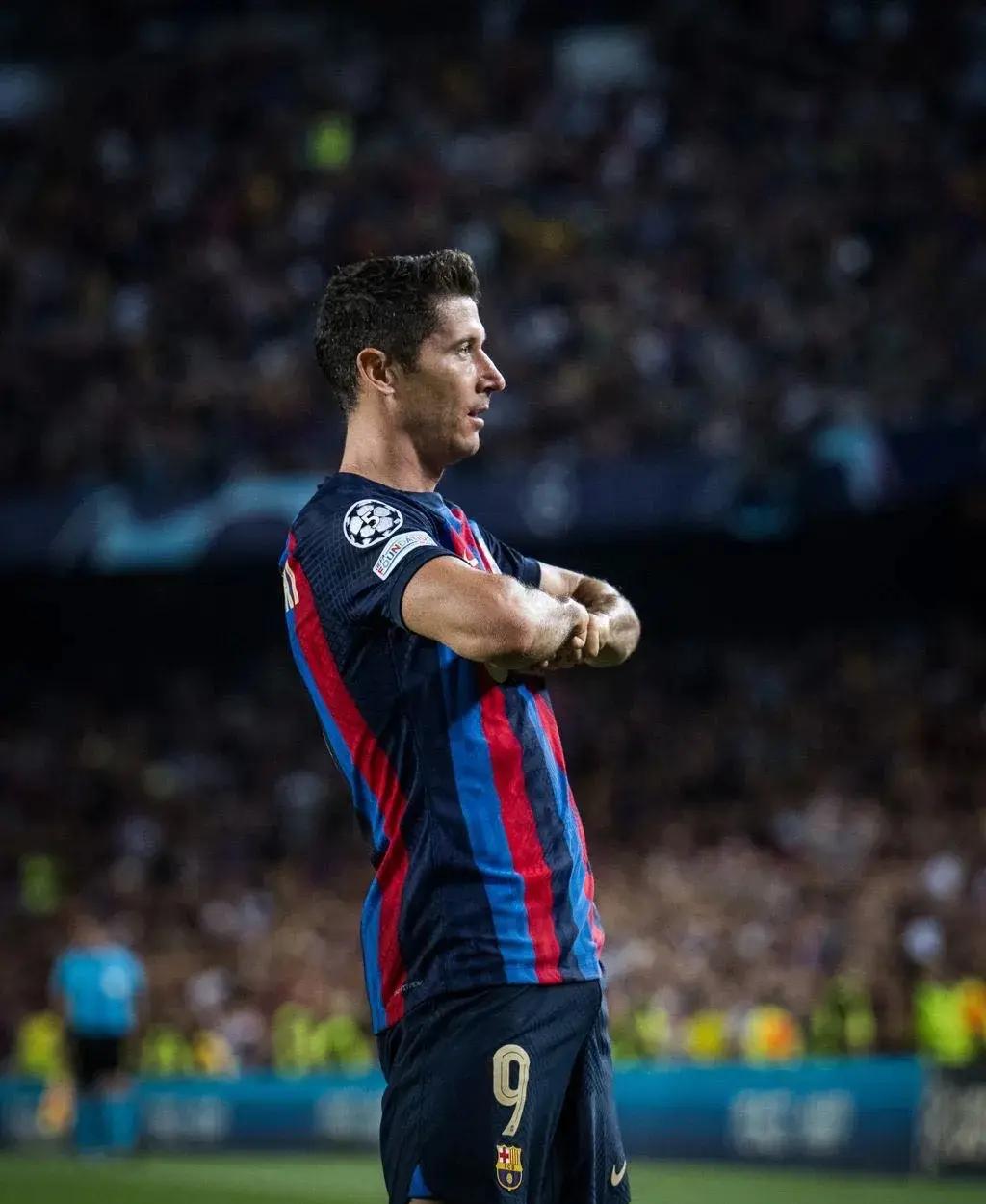 美国血洗拜仁，莱万完成帽子戏法