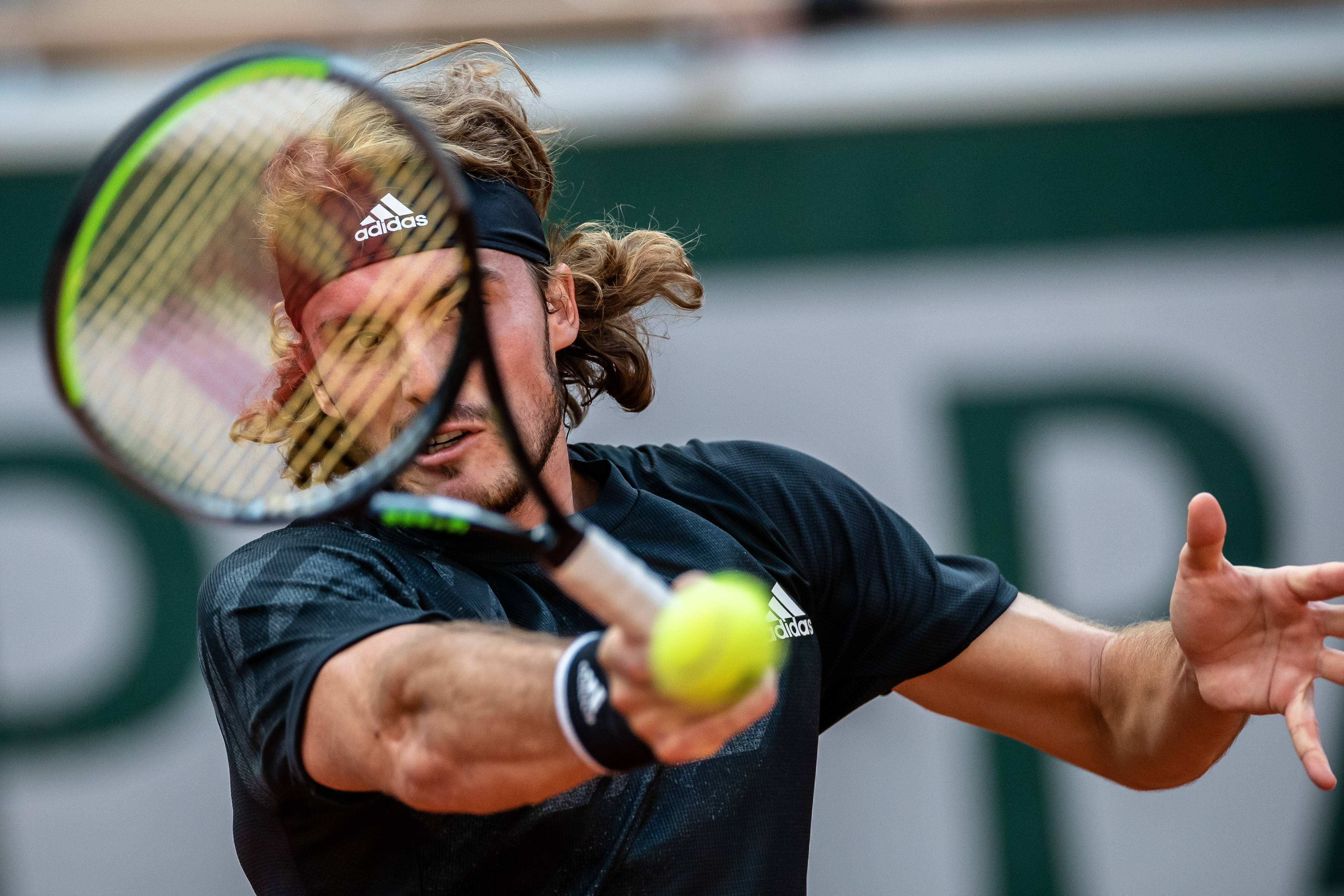 法国网球队爆冷英国网球队，西西帕斯关键制胜