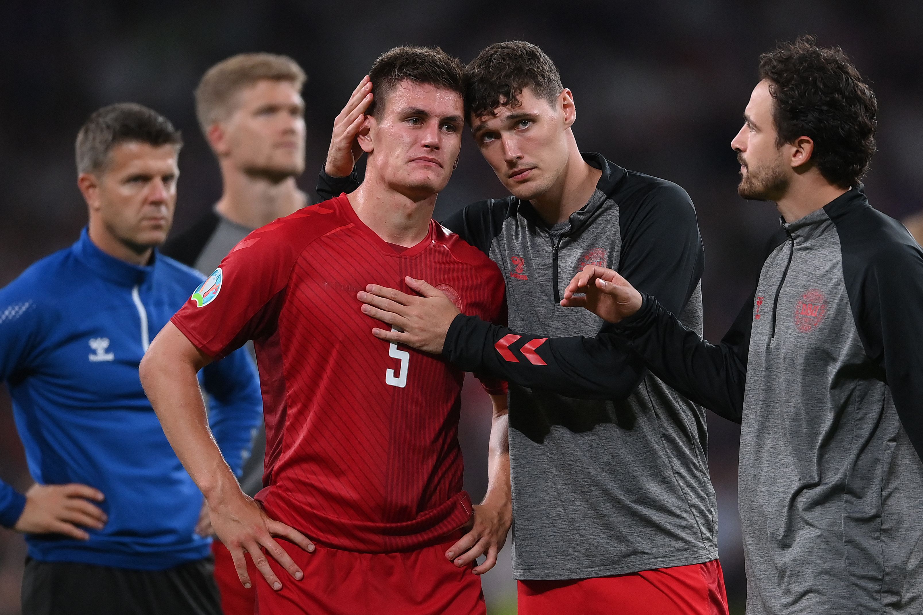 丹麦险胜瑞典，皮克刷新纪录